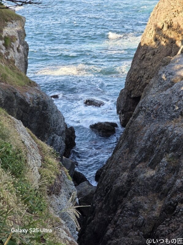 no-image-thumbnail | モバイル比較レビュー.jp Galaxy S25 Ultra カメラ 海が広がる岸壁を捉えた一枚