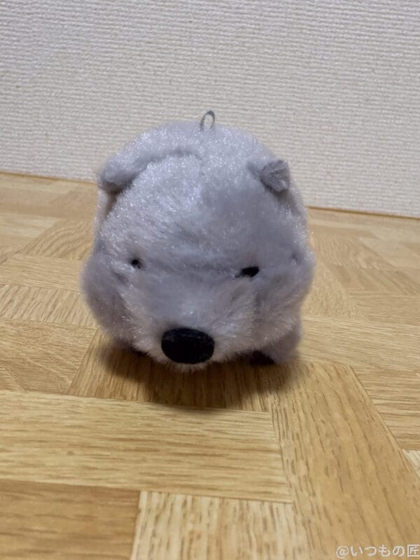 人物の代わりにねずみのマスコット人形を自撮り撮影した一枚 | iphone review.jp iPhone Air カメラ 人物の代わりにねずみのマスコット人形を自撮り撮影した一枚