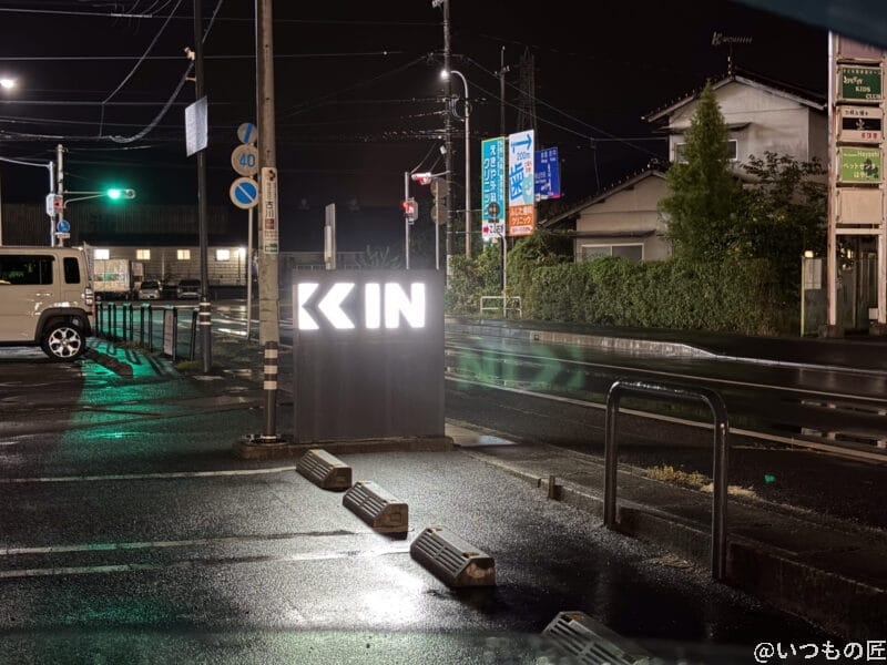 夜の駐車場を収めた一枚 | iphone review.jp iPhone Air カメラ 夜の駐車場を収めた一枚