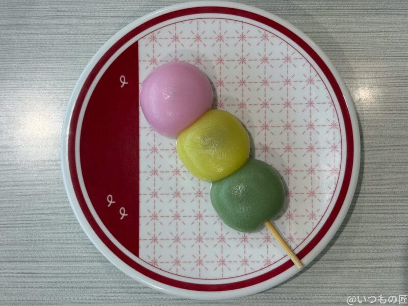 三色団子を真上から撮影した写真 | iphone review.jp iPhone Air カメラ 三色団子を真上から撮影した写真